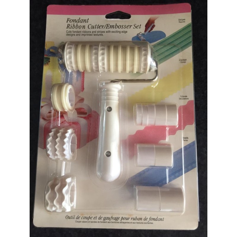 Rullo e set decorazioni torte